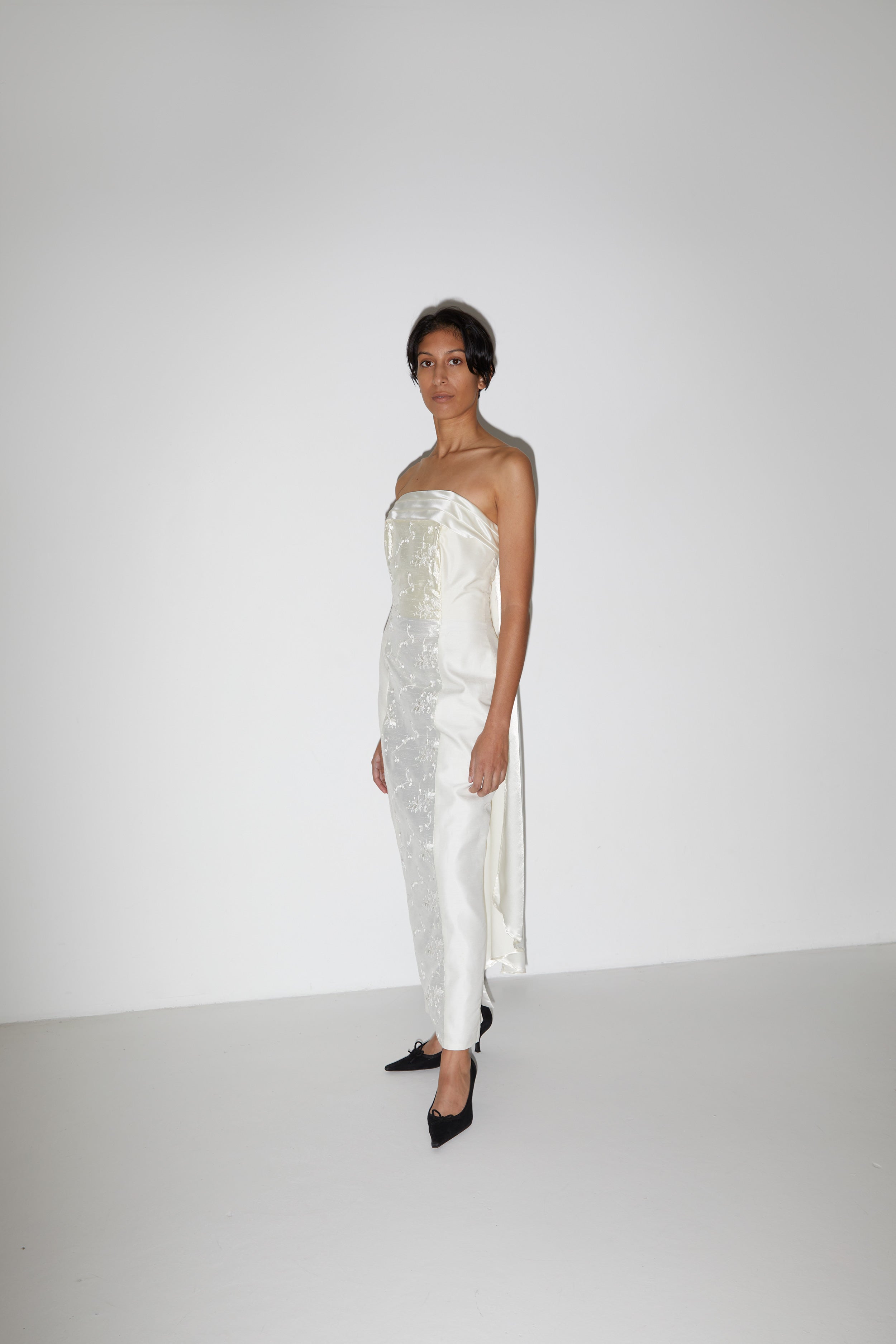EMBROIDERED COLUMN DRESS