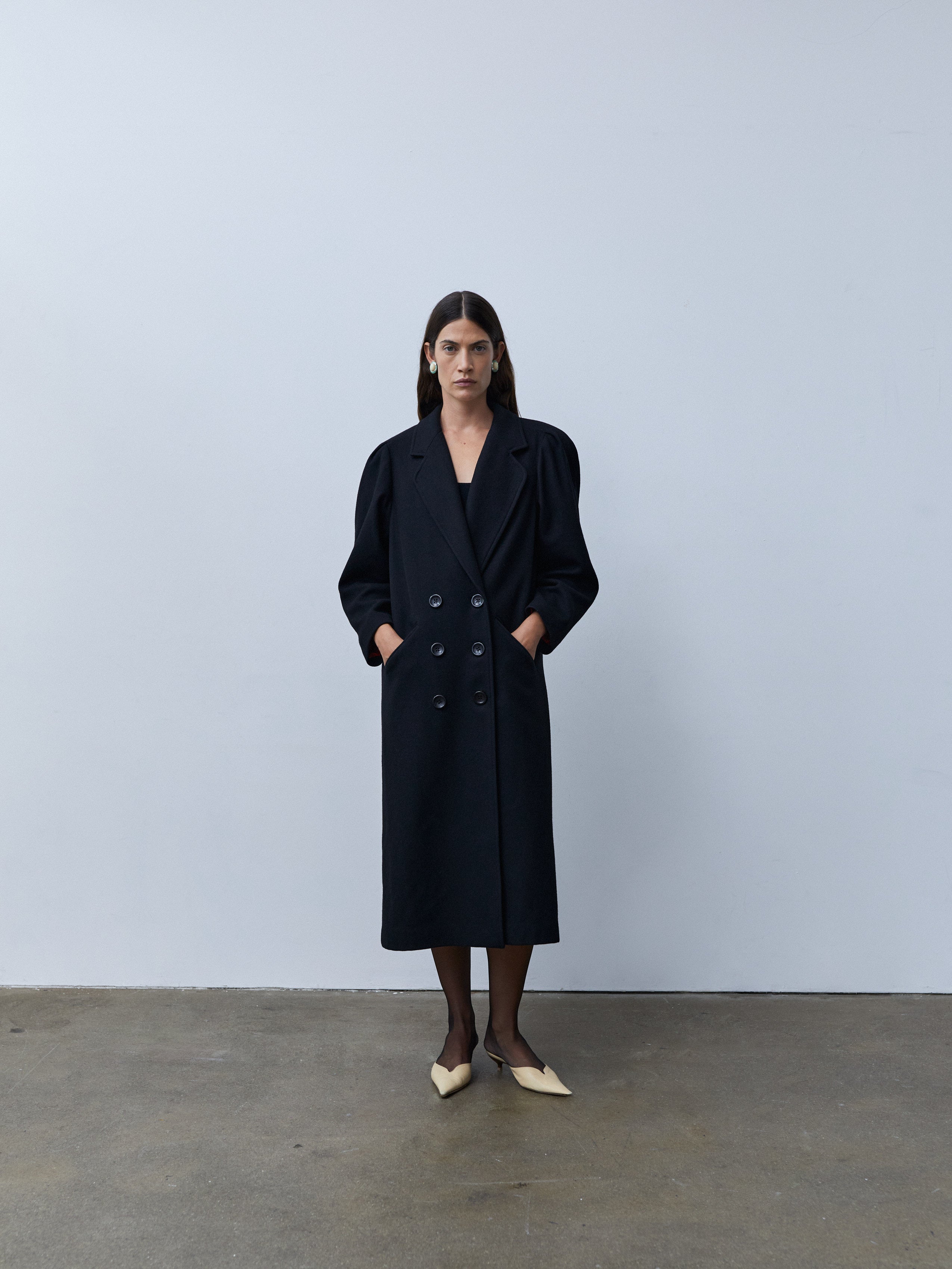 CURVE SHOULDER COAT