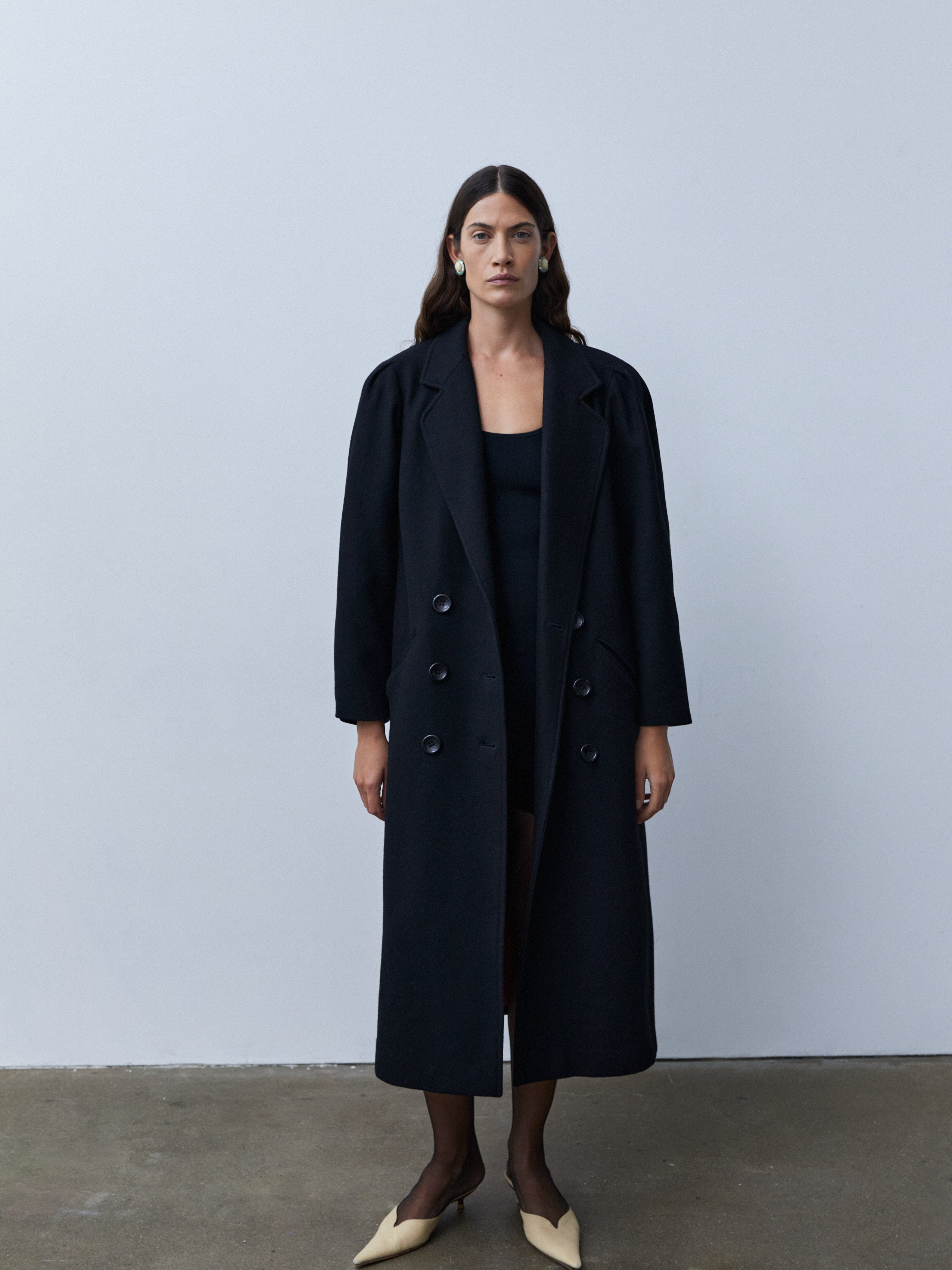 CURVE SHOULDER COAT