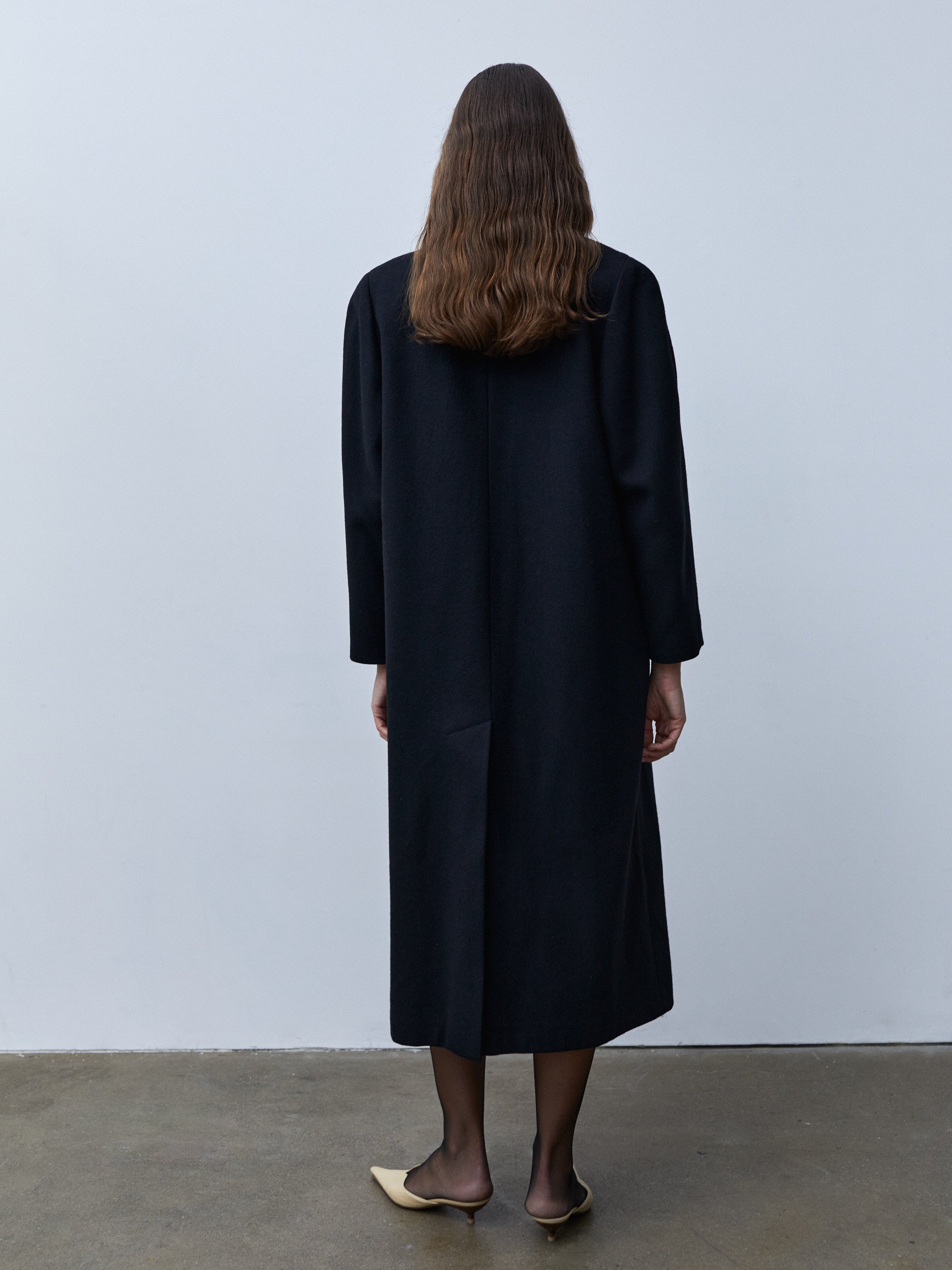 CURVE SHOULDER COAT
