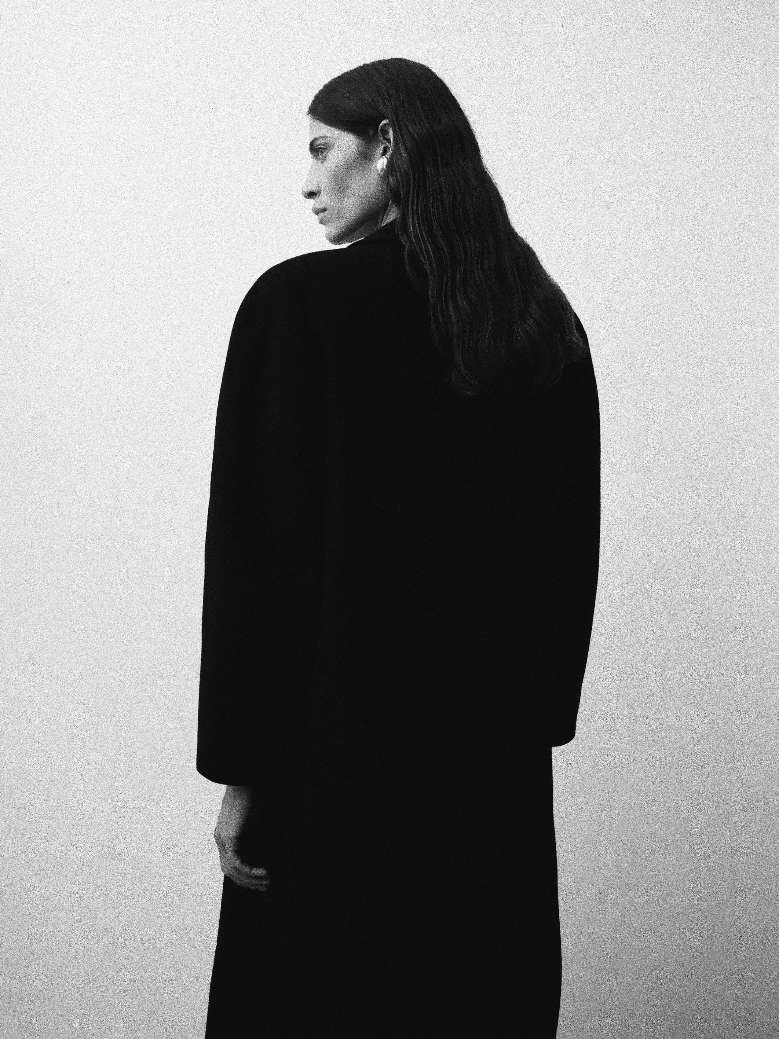 CURVE SHOULDER COAT