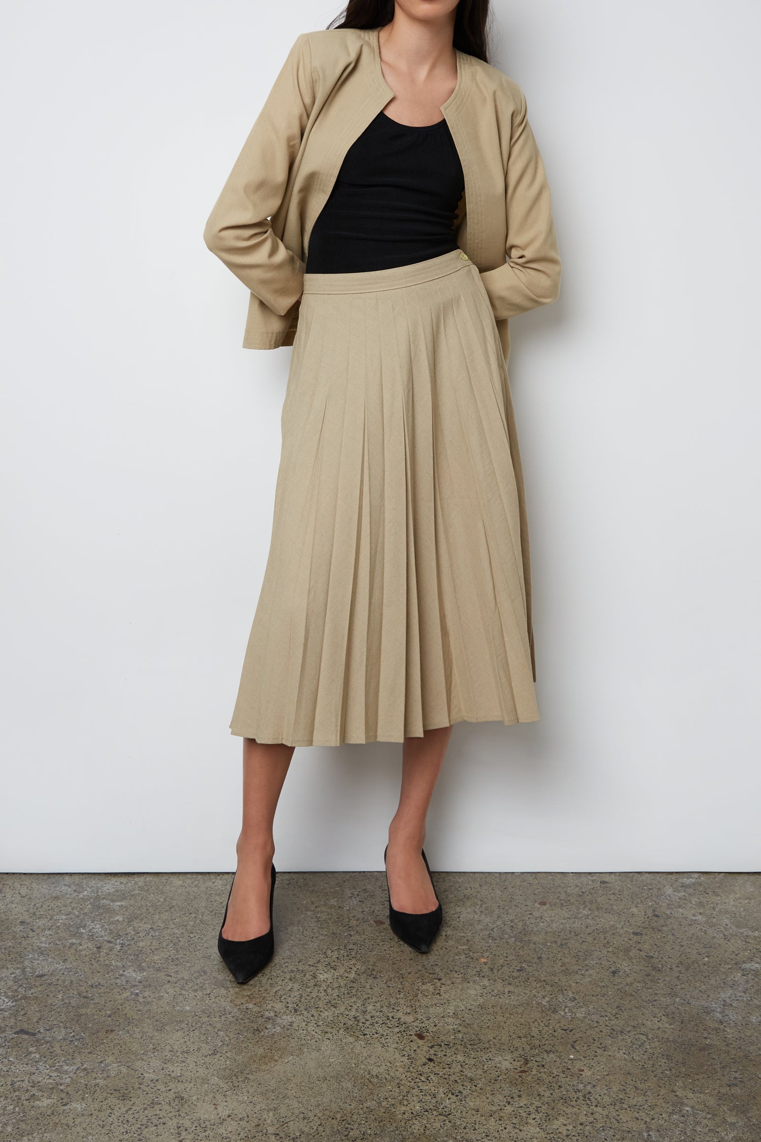 PLEATED SKIRT SUIT