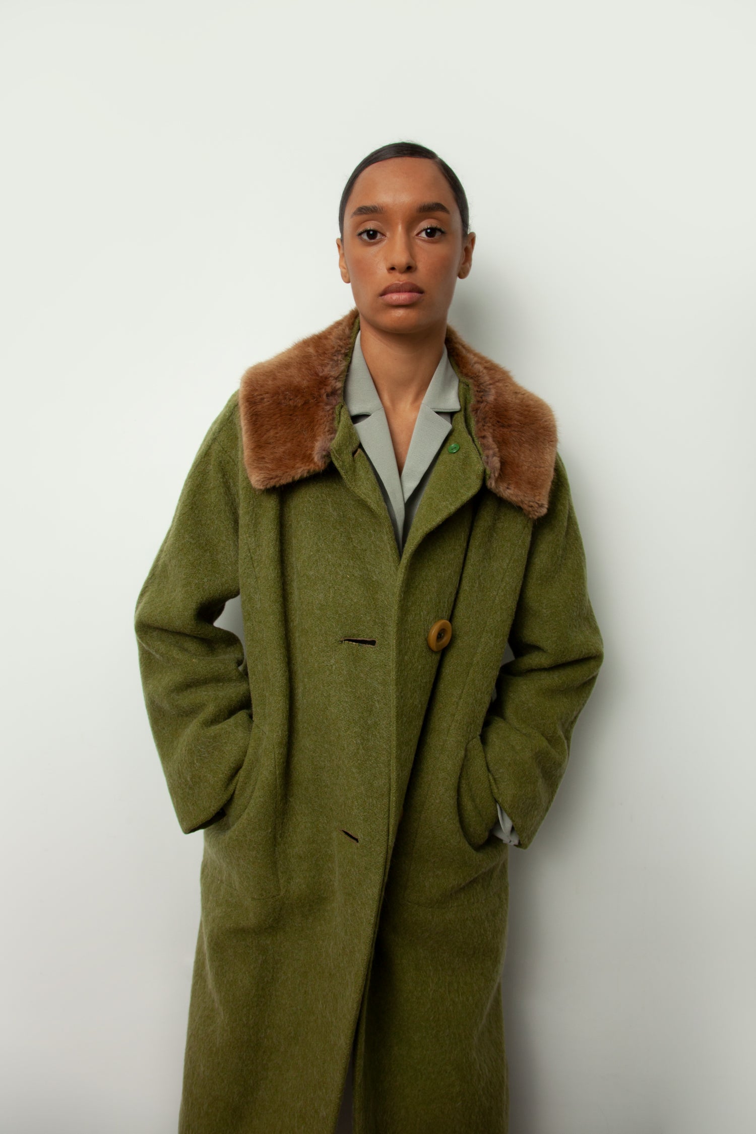 APPLE COAT