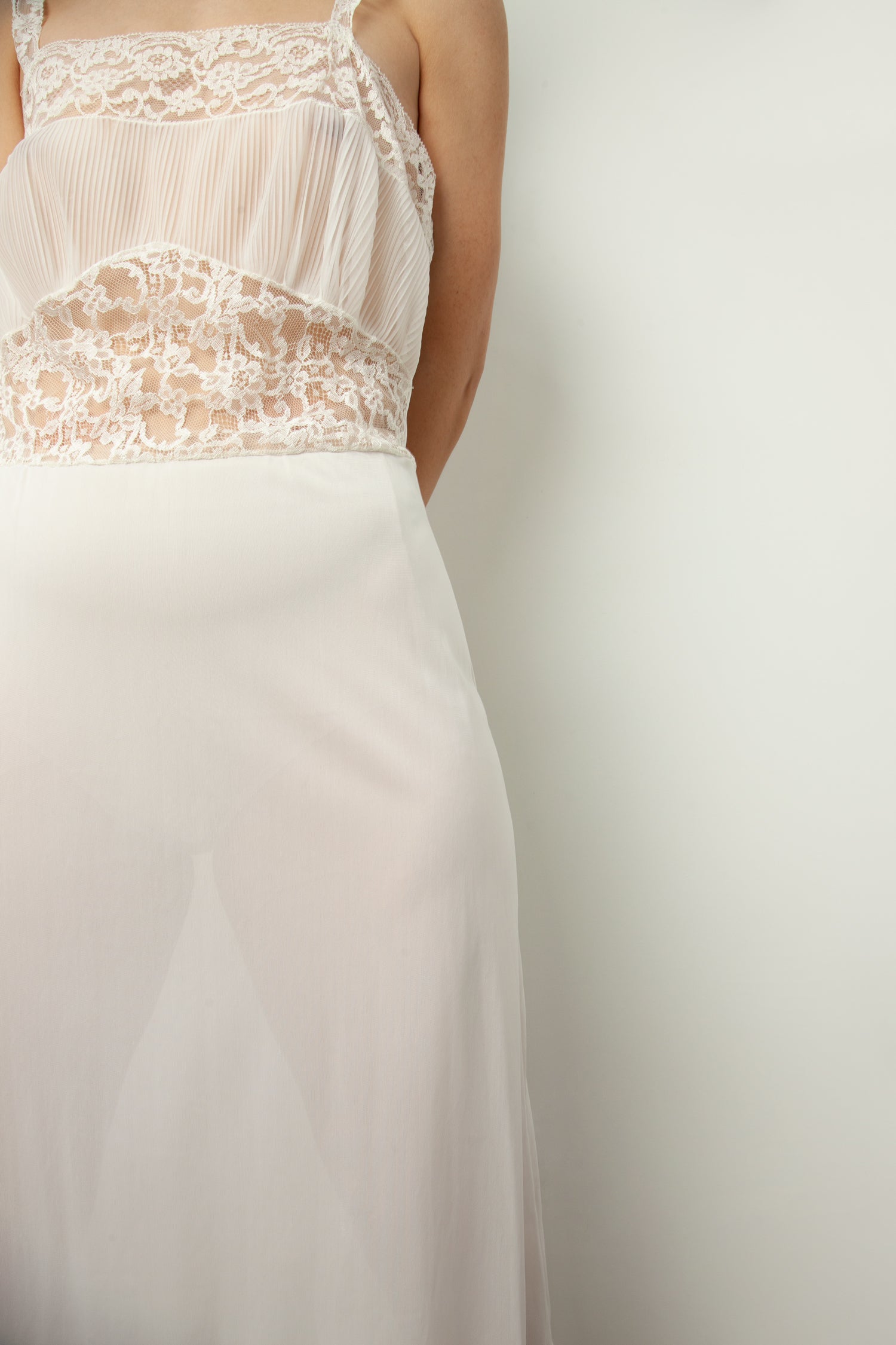 LACE CHEMISE