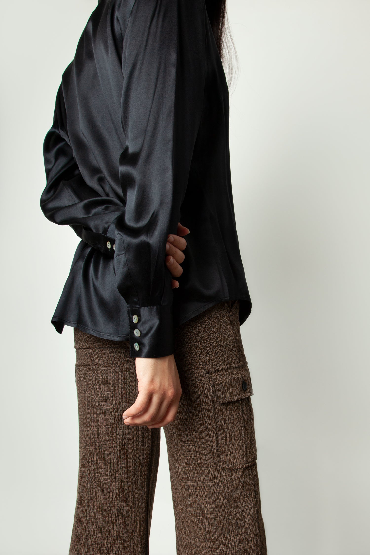 SILK SHIRT WITH SHELL BUTTONS