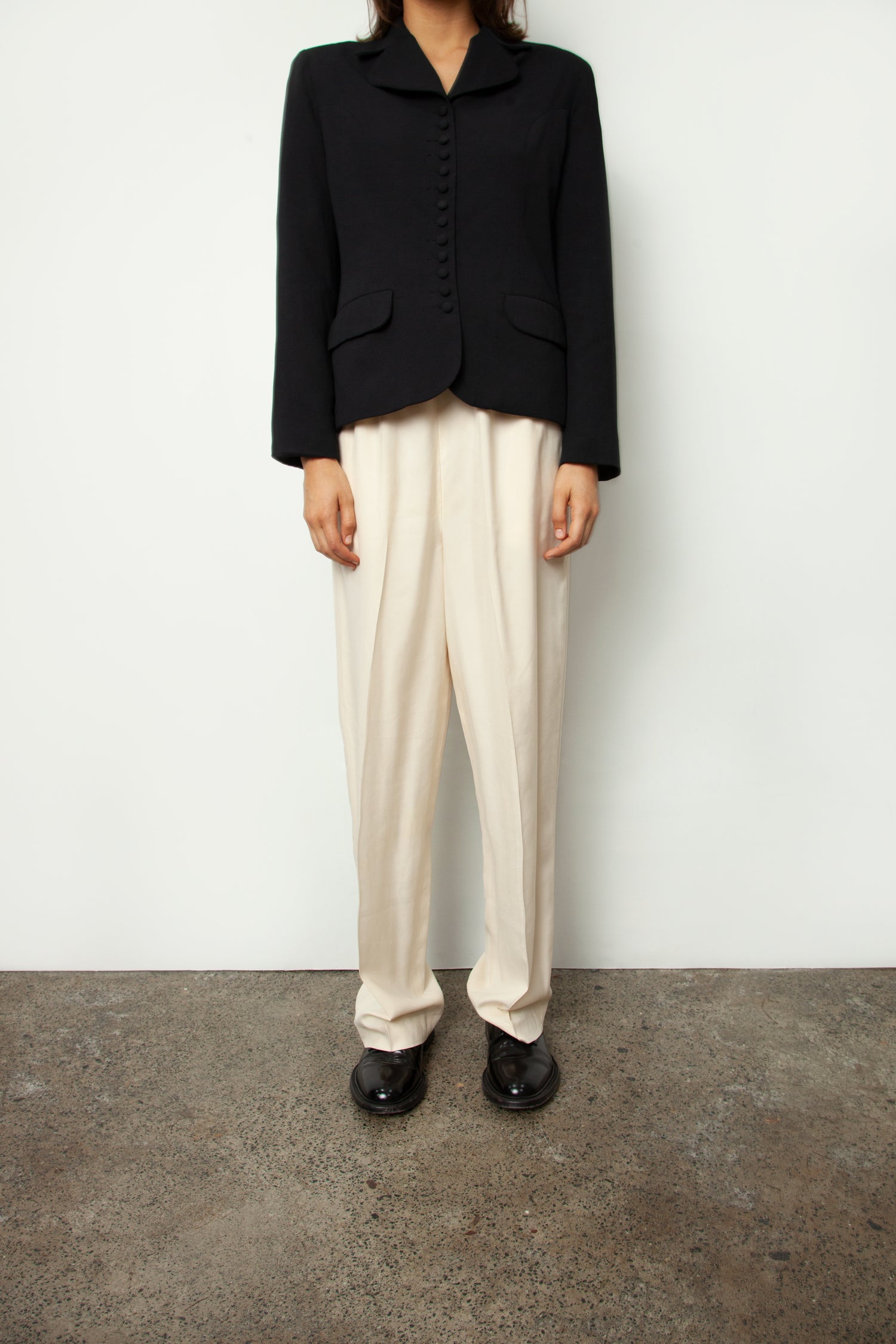 COVERED BUTTON BLAZER