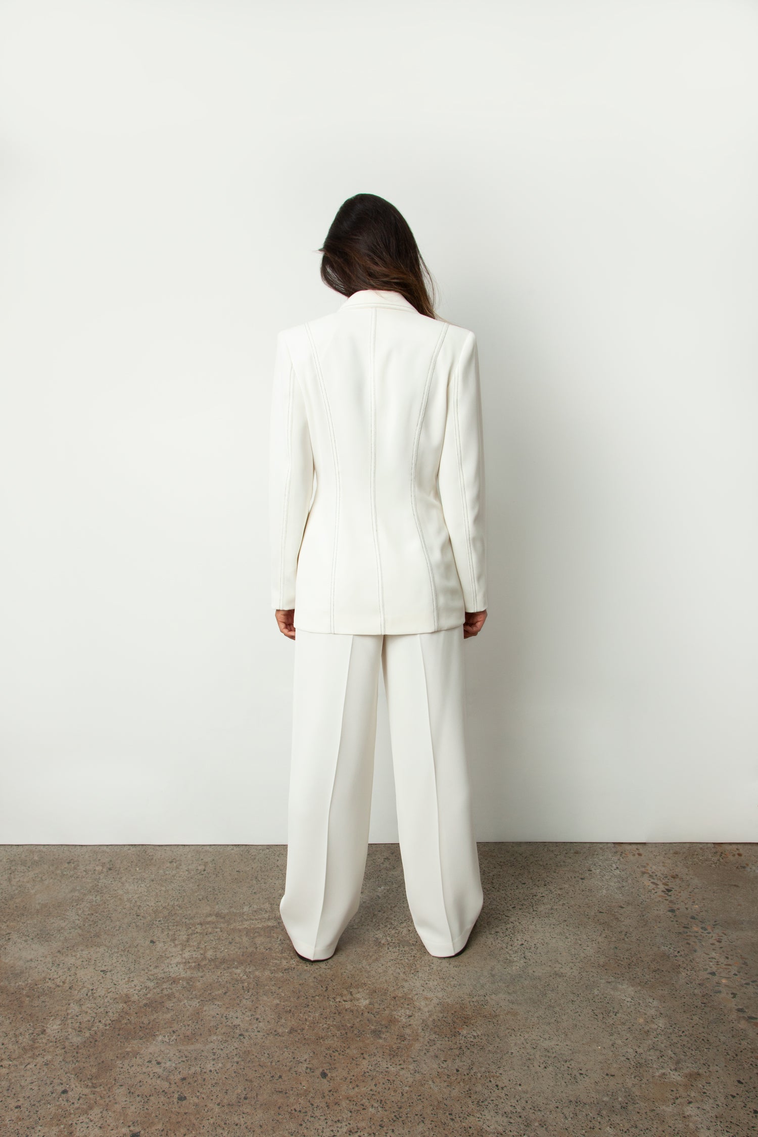 TOPSTITCHED SUIT